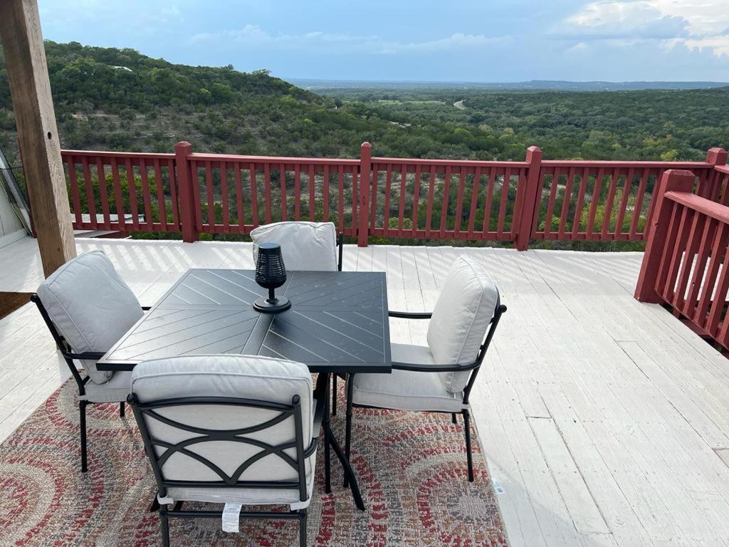 Entire 2Br 2Ba Hilltop View Home Sleeps 8 Pets 4 Acres Jacuzzi Central Ac Kingbeds Free Wifi-Parking Kitchen Washerdryer Starry Terrace Two Sunset Dining Patios Grill Stovetop Oven Fridge Onsitewoodedhiking Wildlife Coveredpatio4Pets & Birds Singing! Marble Falls Esterno foto