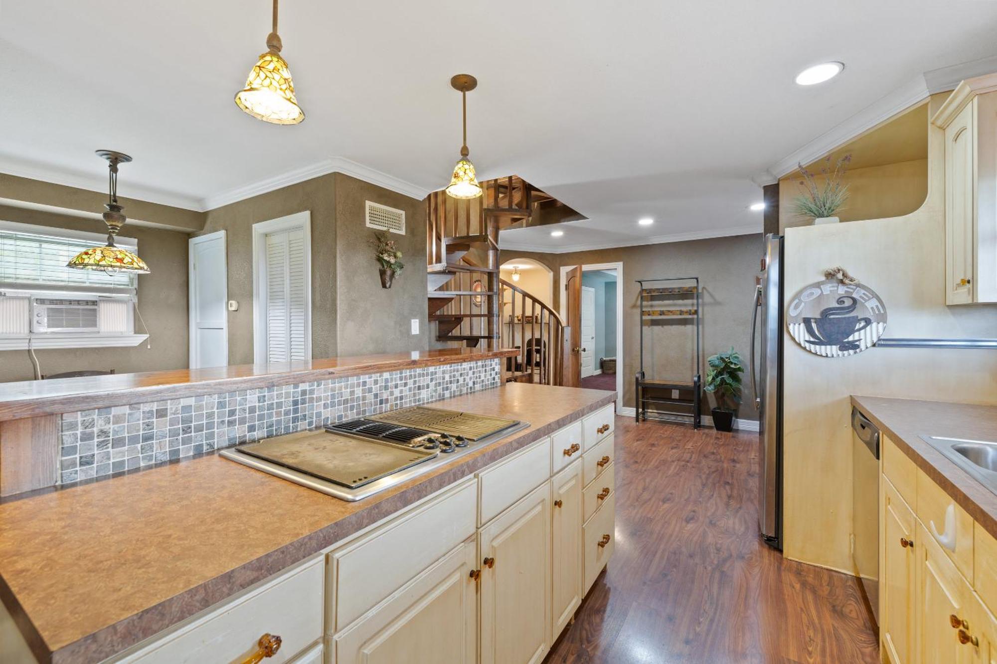 Entire 2Br 2Ba Hilltop View Home Sleeps 8 Pets 4 Acres Jacuzzi Central Ac Kingbeds Free Wifi-Parking Kitchen Washerdryer Starry Terrace Two Sunset Dining Patios Grill Stovetop Oven Fridge Onsitewoodedhiking Wildlife Coveredpatio4Pets & Birds Singing! Marble Falls Esterno foto