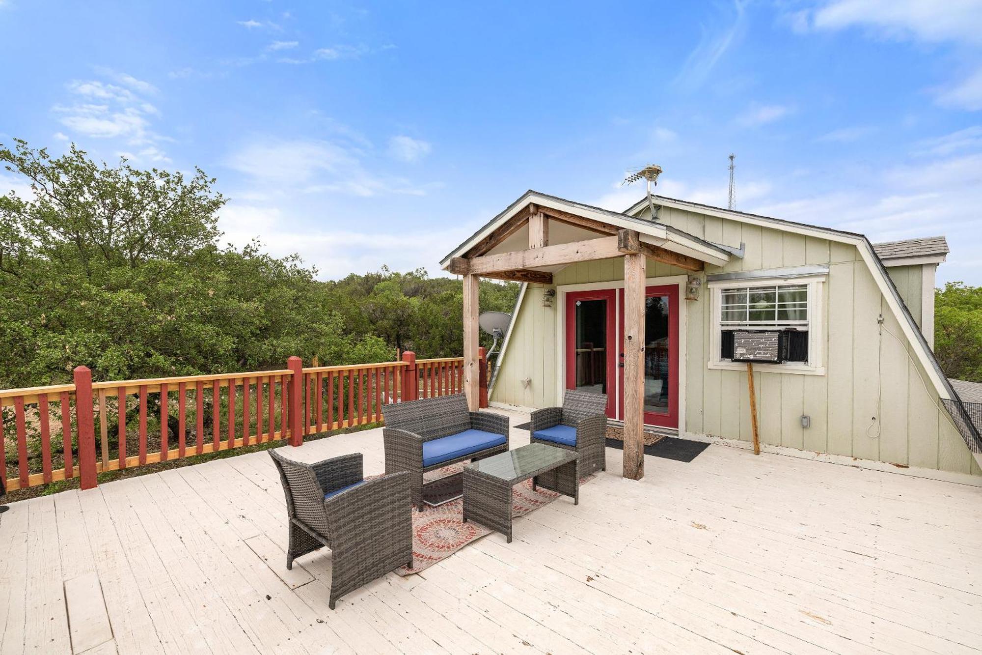 Entire 2Br 2Ba Hilltop View Home Sleeps 8 Pets 4 Acres Jacuzzi Central Ac Kingbeds Free Wifi-Parking Kitchen Washerdryer Starry Terrace Two Sunset Dining Patios Grill Stovetop Oven Fridge Onsitewoodedhiking Wildlife Coveredpatio4Pets & Birds Singing! Marble Falls Esterno foto